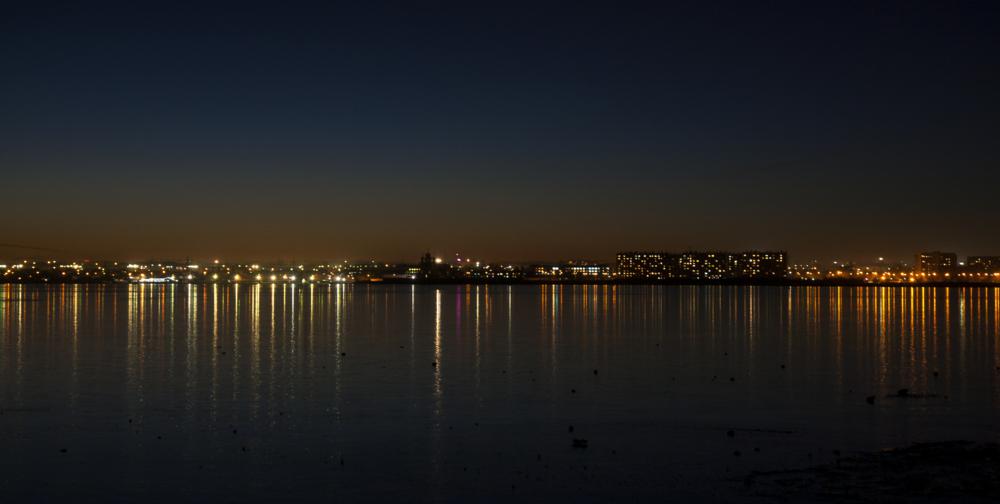 Вид ночного города с оз. Смолино